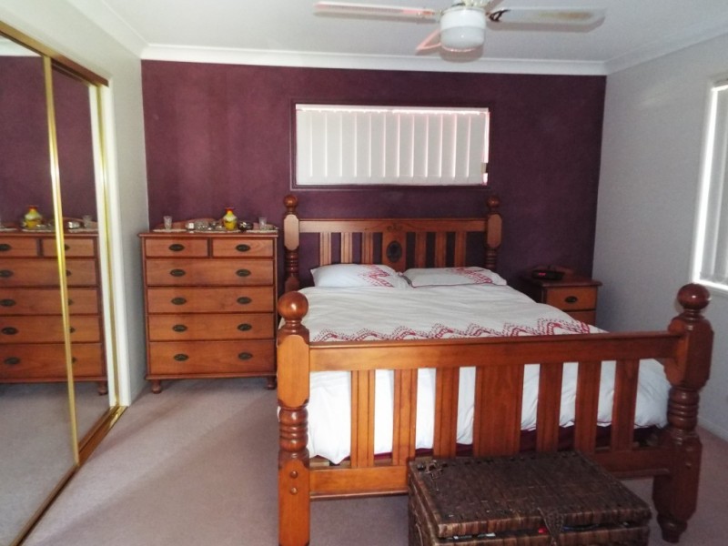 12 Kings Lane, Edens Landing QLD 4207