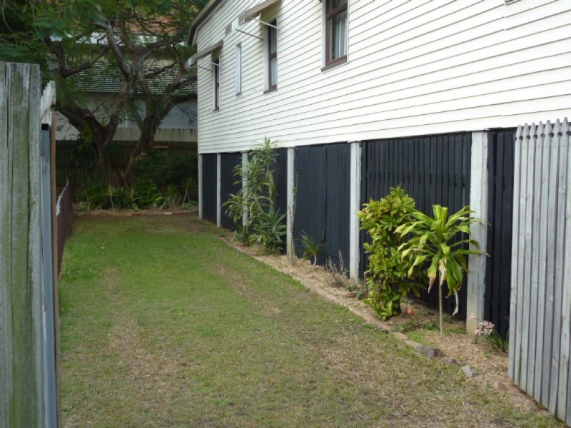 8 Ellis Street, Greenslopes QLD 4120