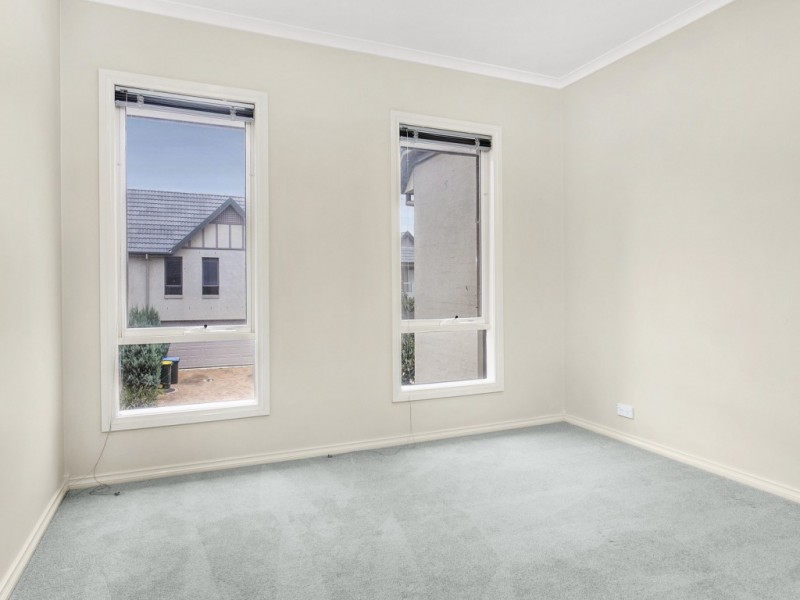 9/1 Greg Norman Drive, Sanctuary Lakes VIC 3030