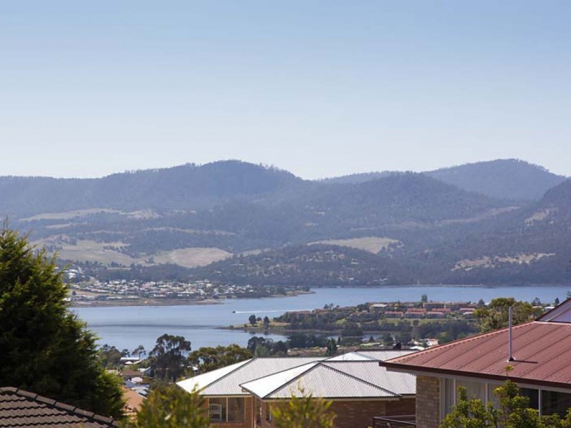 1/9 Leighland Road, Claremont TAS 7011