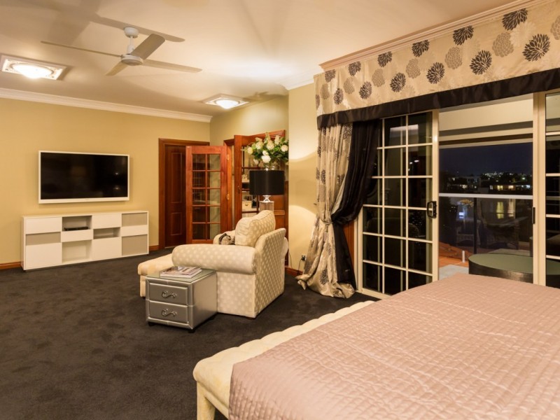 140 Campbell Street, Sorrento QLD 4217