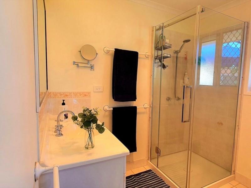 8 Chelsea Crescent,, Glenella QLD 4740