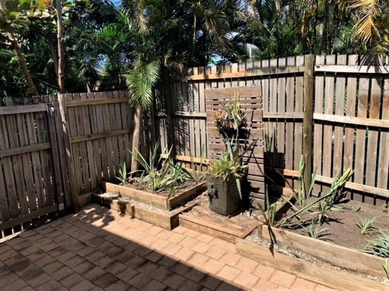 1/25 Fairweather Street, Yorkeys Knob QLD 4878