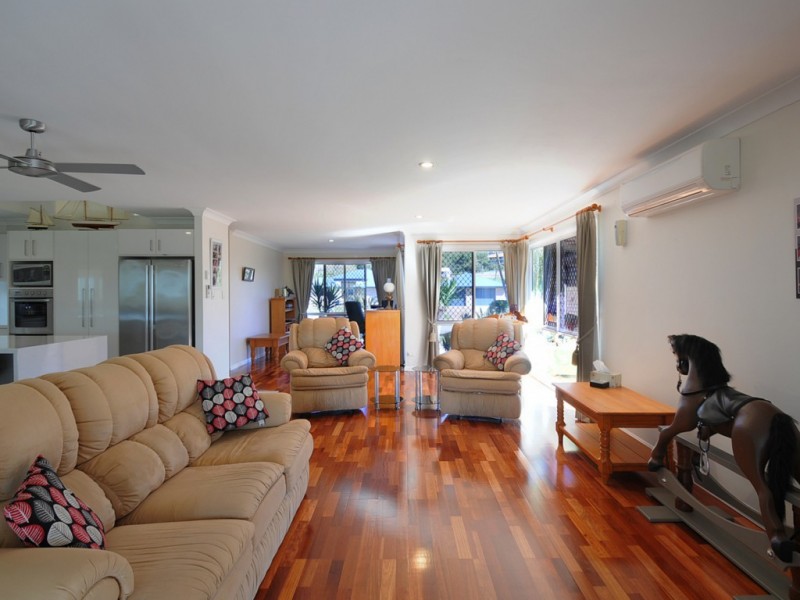 121-123 Cove Blvd, River Heads QLD 4655