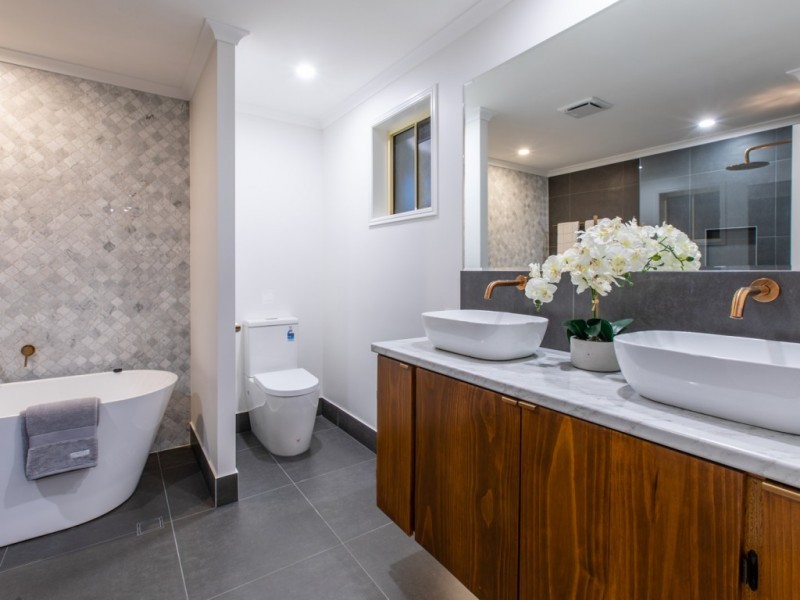 17 Tumala Street, Parrearra QLD 4575