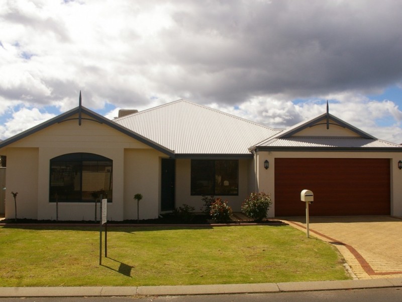 12 Jadeite Street, Australind WA 6233