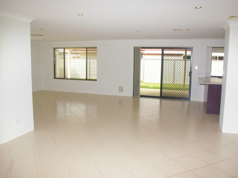 12 Jadeite Street, Australind WA 6233