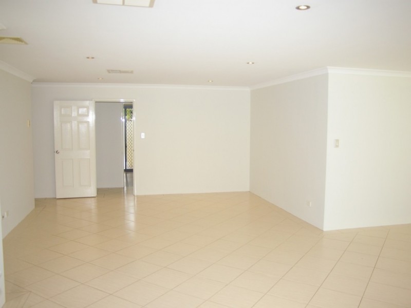 12 Jadeite Street, Australind WA 6233