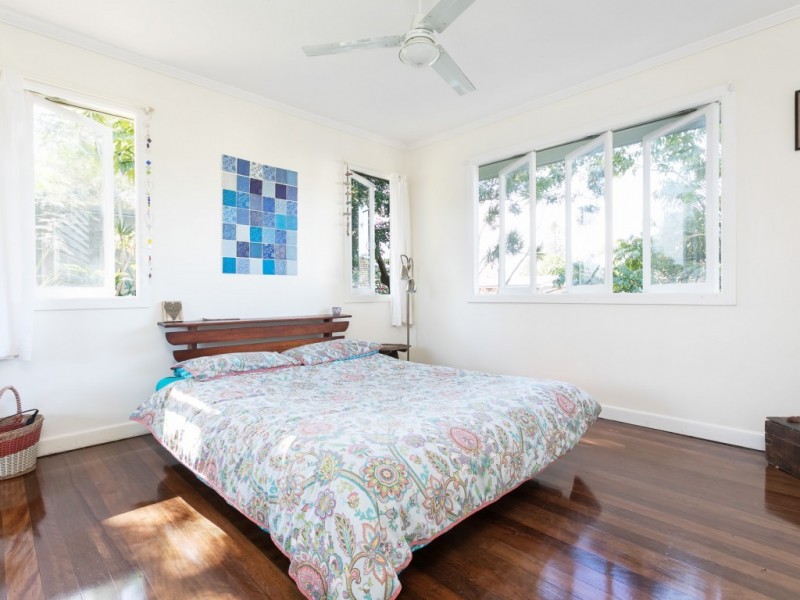 55 Kindra Avenue, Southport QLD 4215