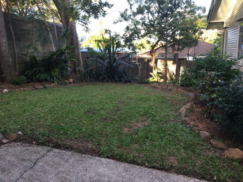 55 Kindra Avenue, Southport QLD 4215