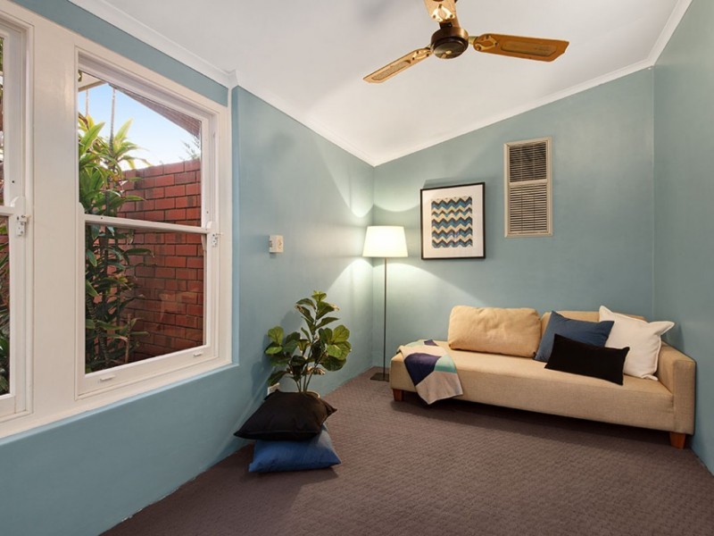 4 Lakeside Court, Tennyson SA 5022