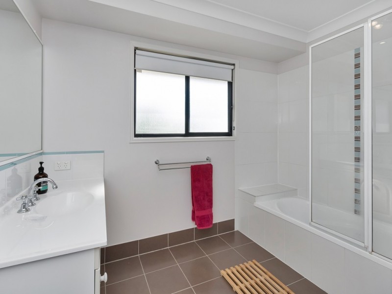 8 Ballow Street, Woodend QLD 4305