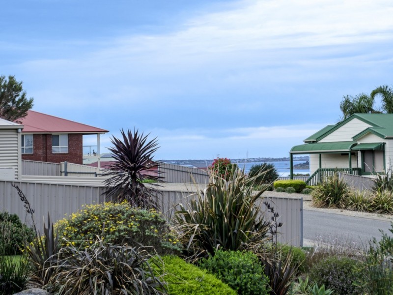8 Pilot Court, Encounter Bay SA 5211