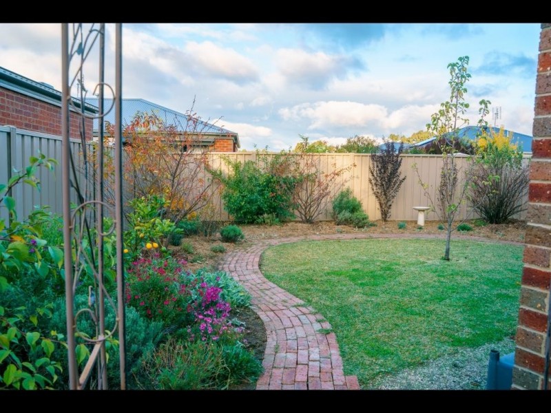 3 Blue Wren Boulevard, Kangaroo Flat VIC 3555