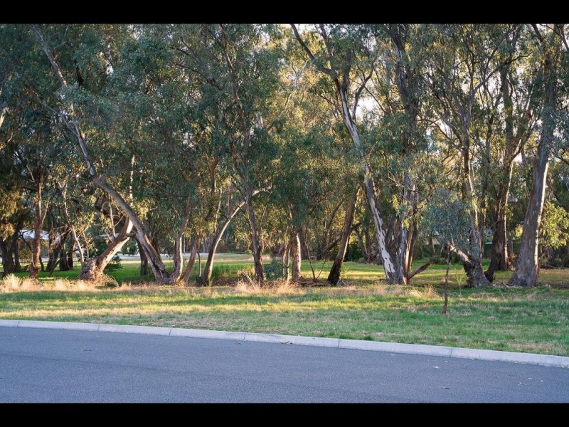 3 Blue Wren Boulevard, Kangaroo Flat VIC 3555