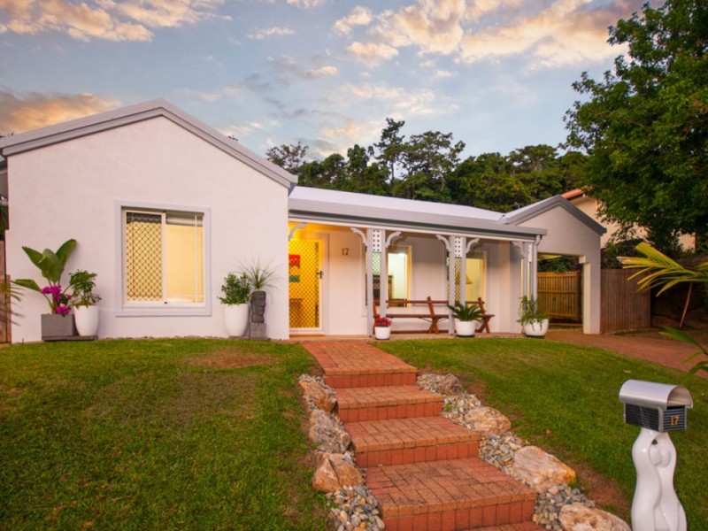 17 Fairley Street, Redlynch QLD 4870