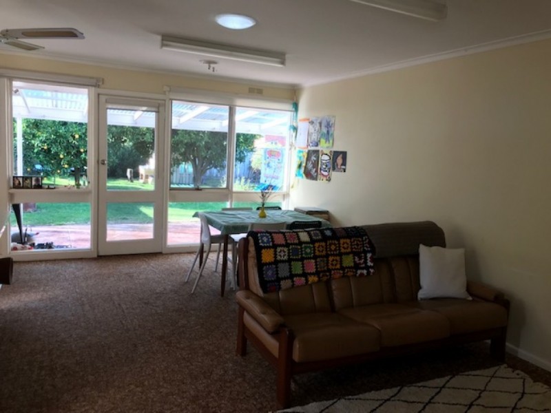 21 Johnson Ave, Drouin VIC 3818