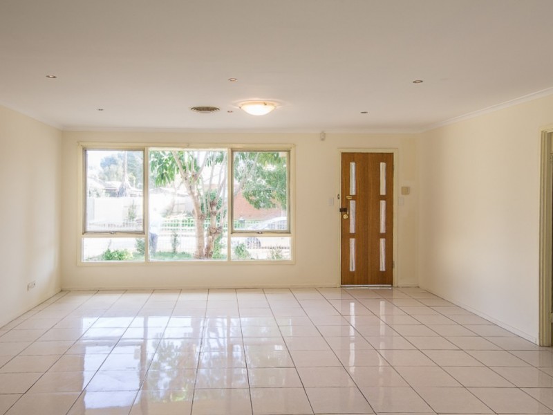 4 Peacock Road, Elizabeth Downs SA 5113