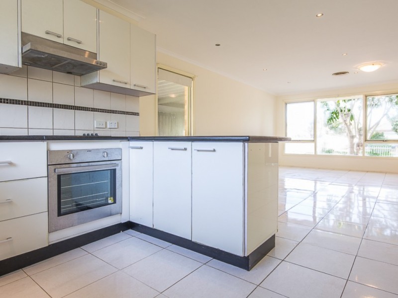 4 Peacock Road, Elizabeth Downs SA 5113