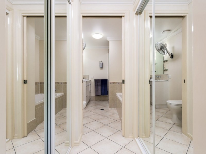 10/304-308 Lake Street, Cairns North QLD 4870