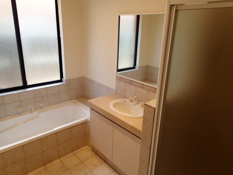 4 Country Road, Pinjarra WA 6208