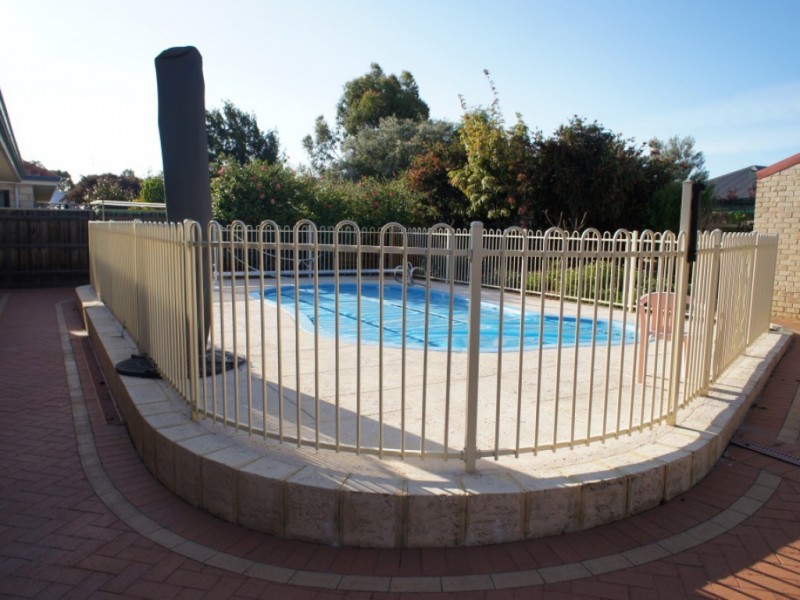 4 Country Road, Pinjarra WA 6208