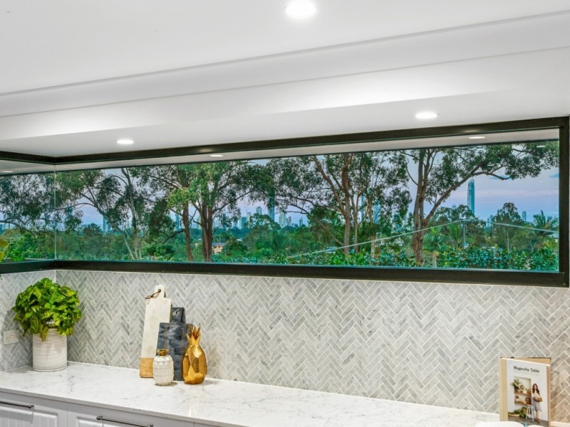 176 Heeb St, Benowa QLD 4217