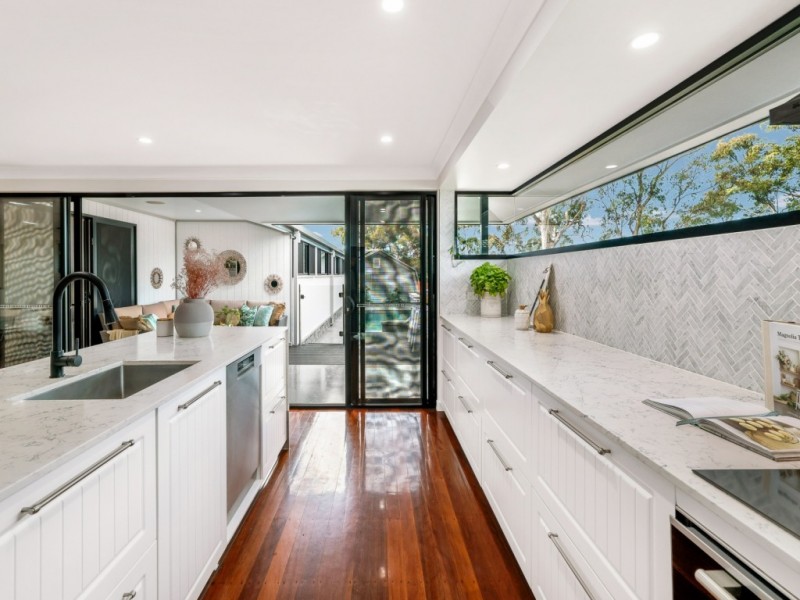 176 Heeb St, Benowa QLD 4217