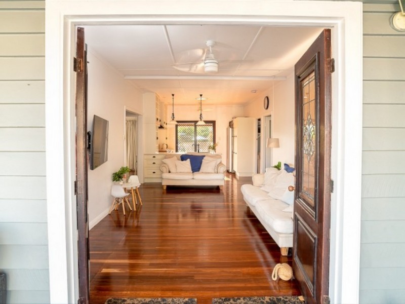 9 Long St, Point Vernon QLD 4655