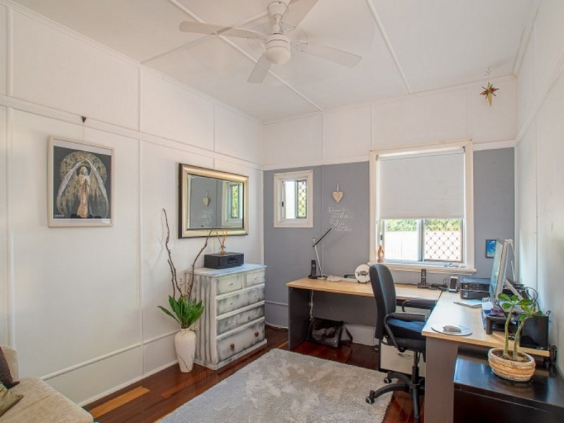 9 Long St, Point Vernon QLD 4655