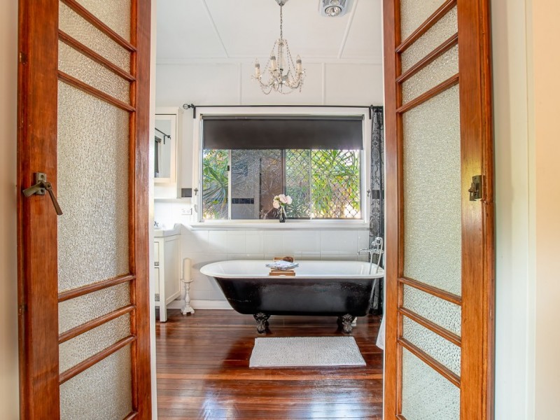 9 Long St, Point Vernon QLD 4655