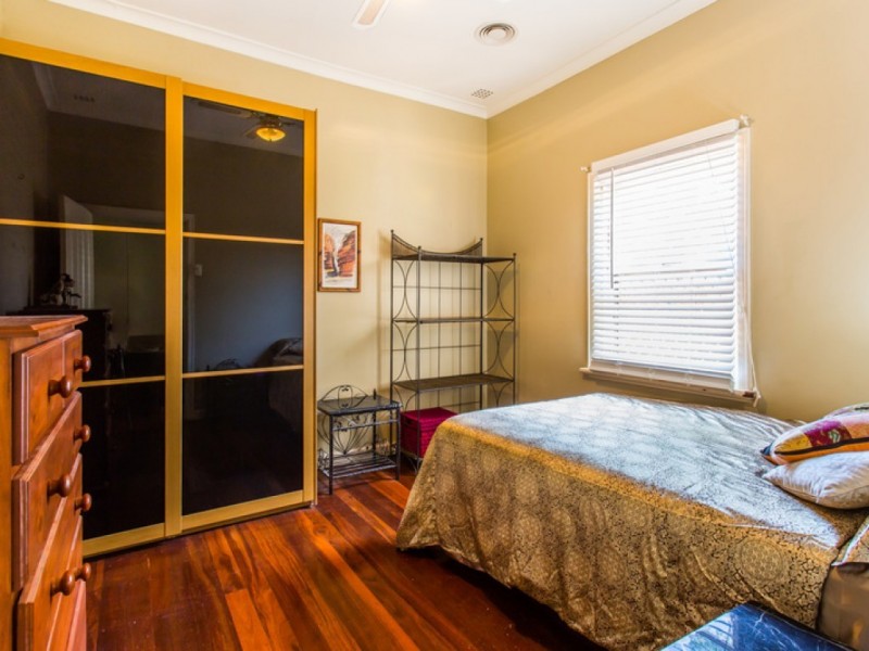 25 Edgecumbe Street, Como WA 6152