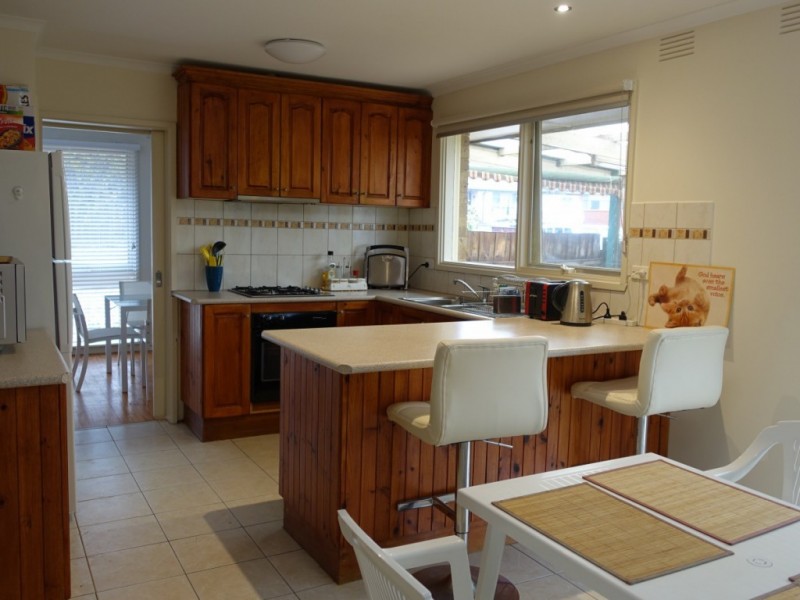 2 Lancaster Way, Melton West VIC 3337