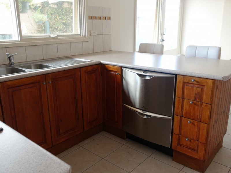 2 Lancaster Way, Melton West VIC 3337