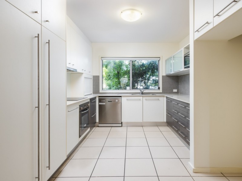 14/80 Moolyyir Street, Urangan QLD 4655