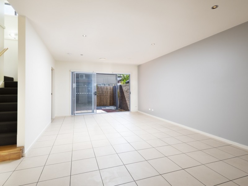 14/80 Moolyyir Street, Urangan QLD 4655