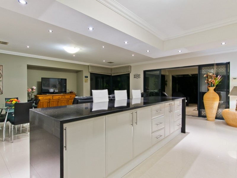 10 Milano Avenue, Stirling WA 6021