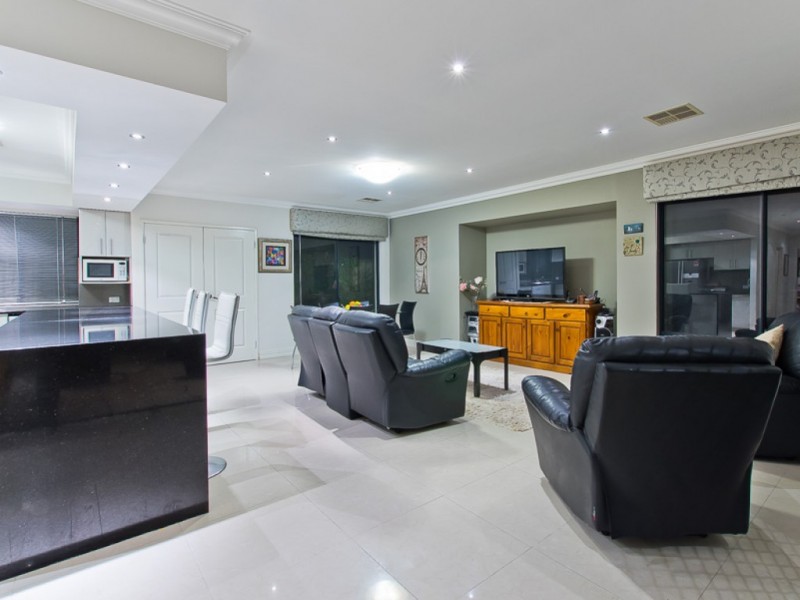 10 Milano Avenue, Stirling WA 6021