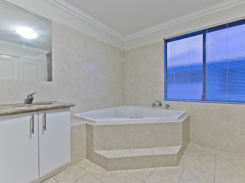 10 Milano Avenue, Stirling WA 6021