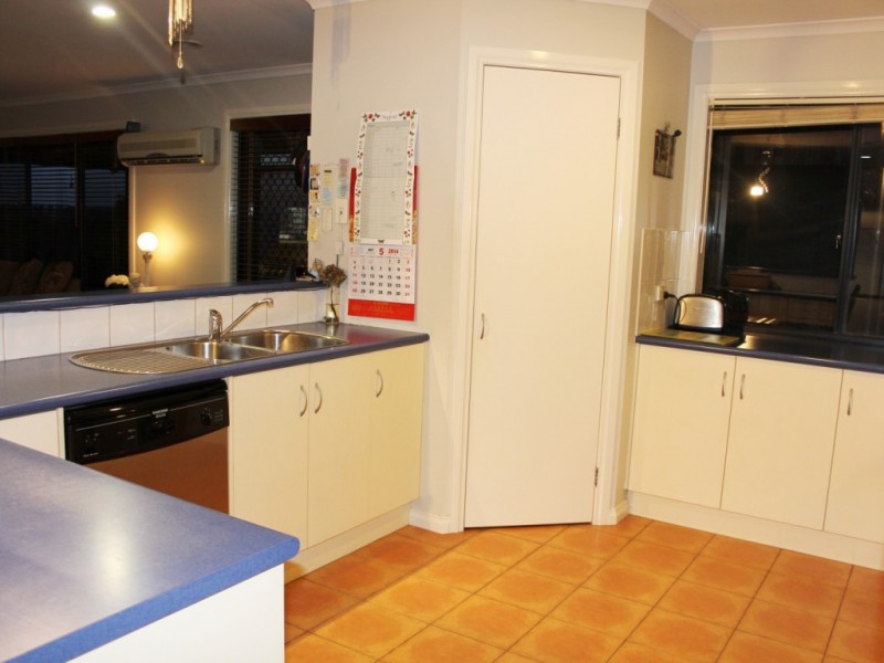 4 Davey Drive, Drouin VIC 3818