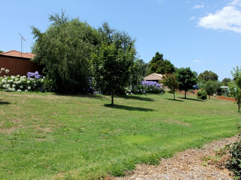 4 Davey Drive, Drouin VIC 3818