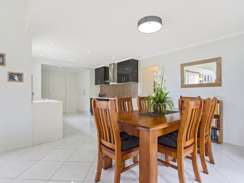 26 Flamingo Street, Little Mountain QLD 4551