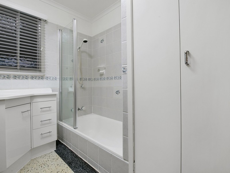 1 Kendale Street, Stafford Heights QLD 4053