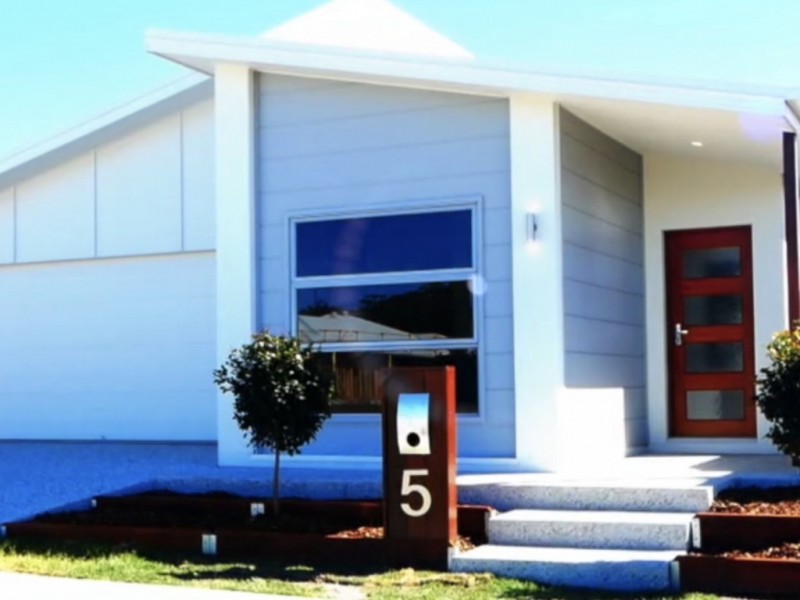 5 Stone Crescent, Caloundra West QLD 4551