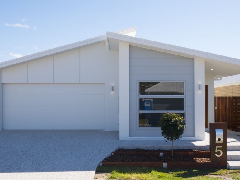 5 Stone Crescent, Caloundra West QLD 4551