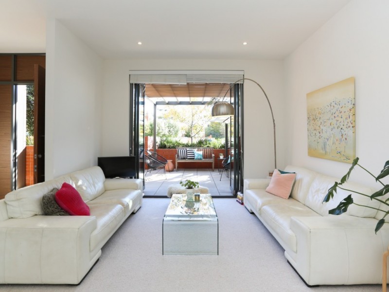 60a Kambrook Rd, Caulfield North VIC 3161