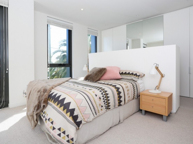 60a Kambrook Rd, Caulfield North VIC 3161