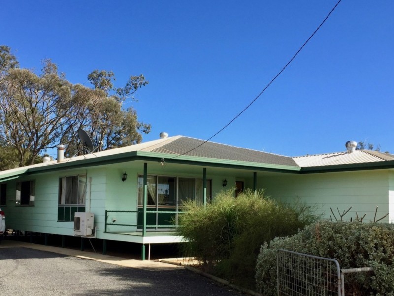 9 Walton Street, Meandarra QLD 4422