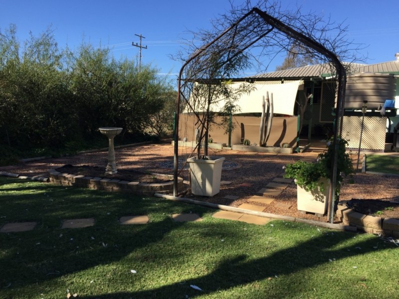 9 Walton Street, Meandarra QLD 4422