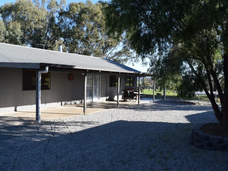 292 Eadine Road, Clackline WA 6564